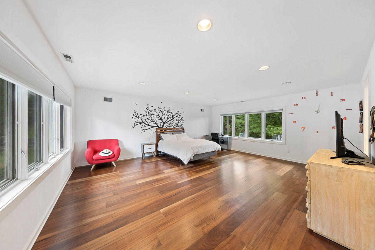 14 E Hill Ct, Cresskill