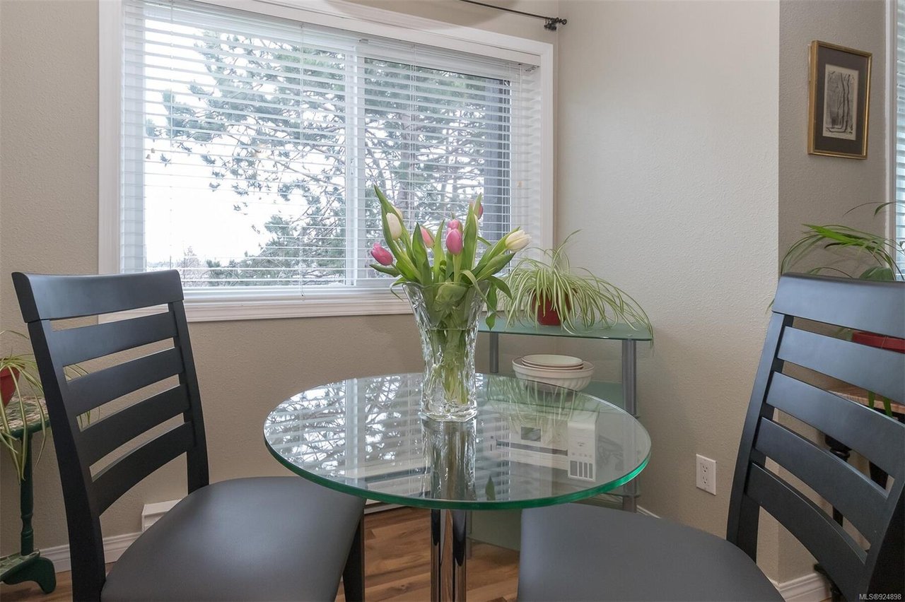 307-10160 Third St, Sidney