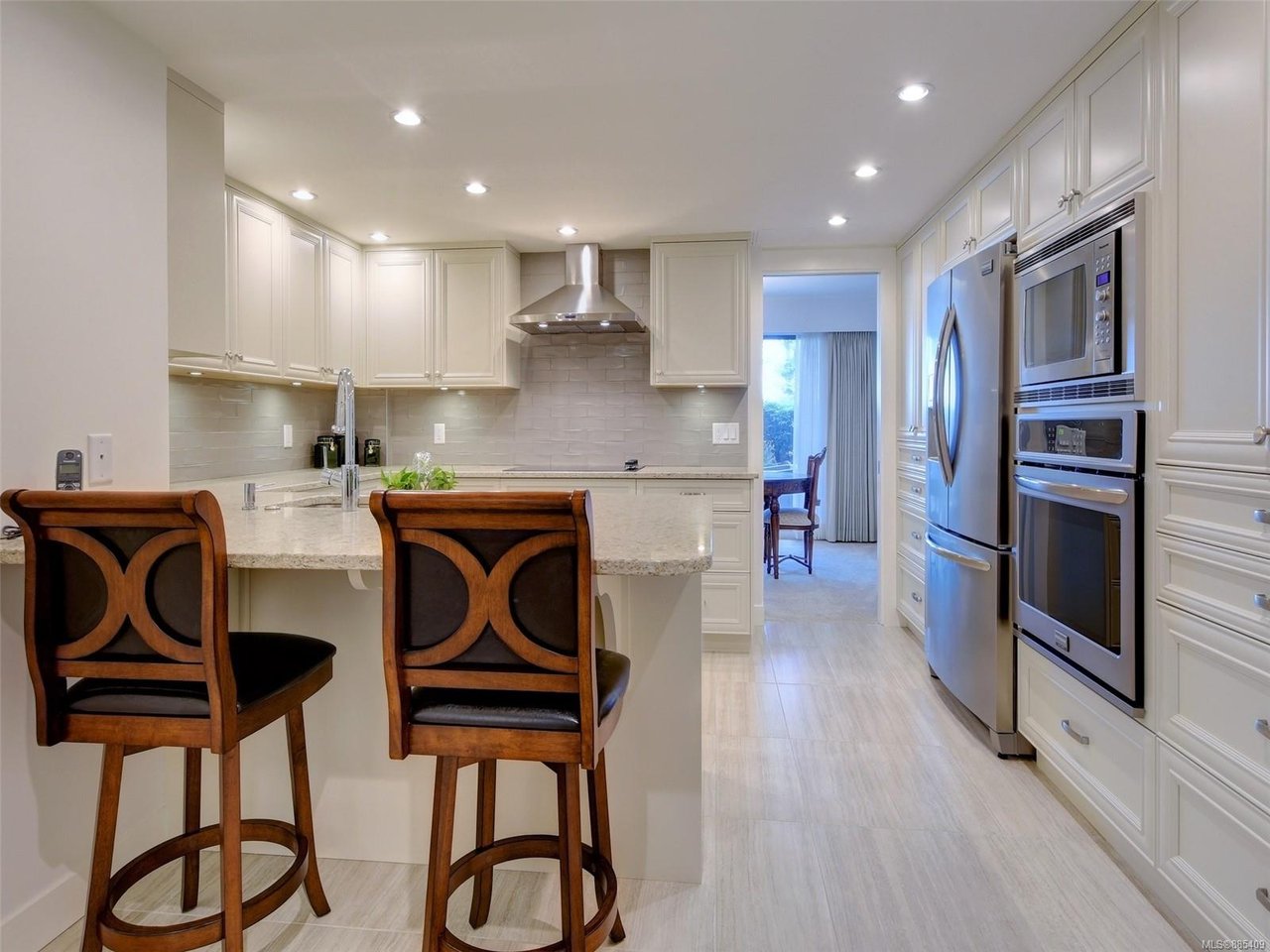 110-1370 Beach Dr