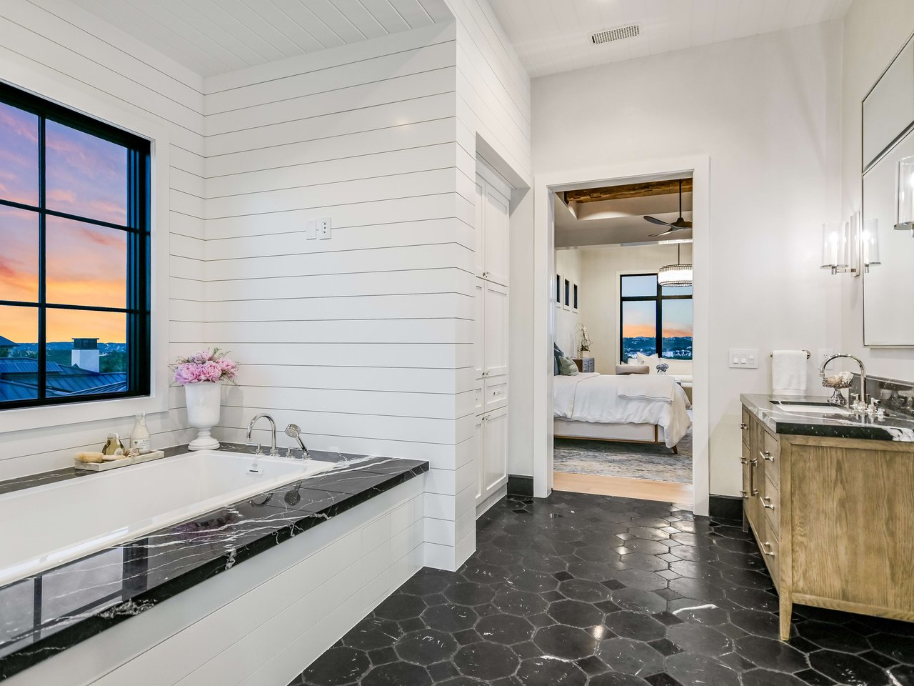 Alluring Amarra Masterpiece
