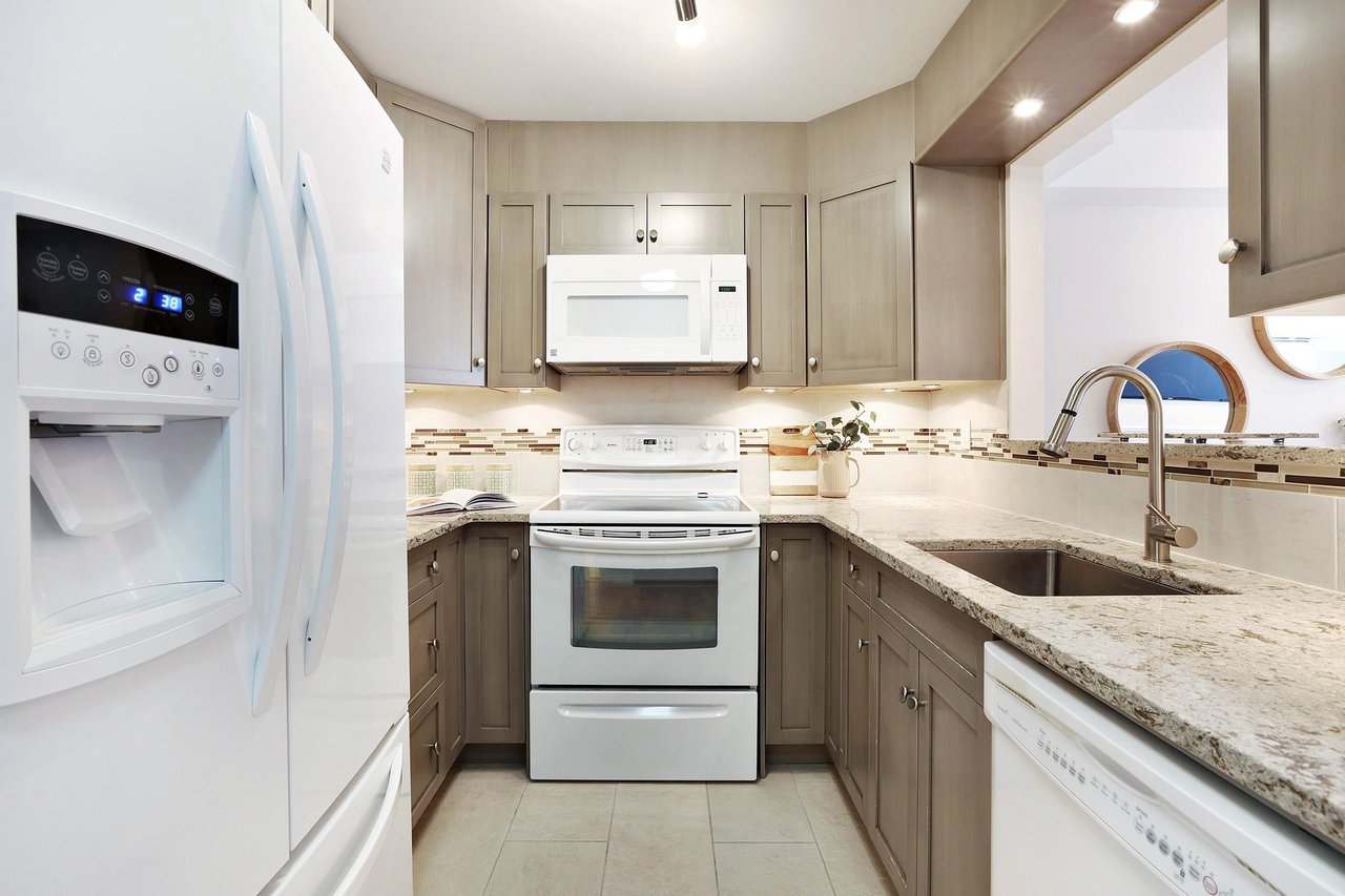 305-2130 W 12th Ave