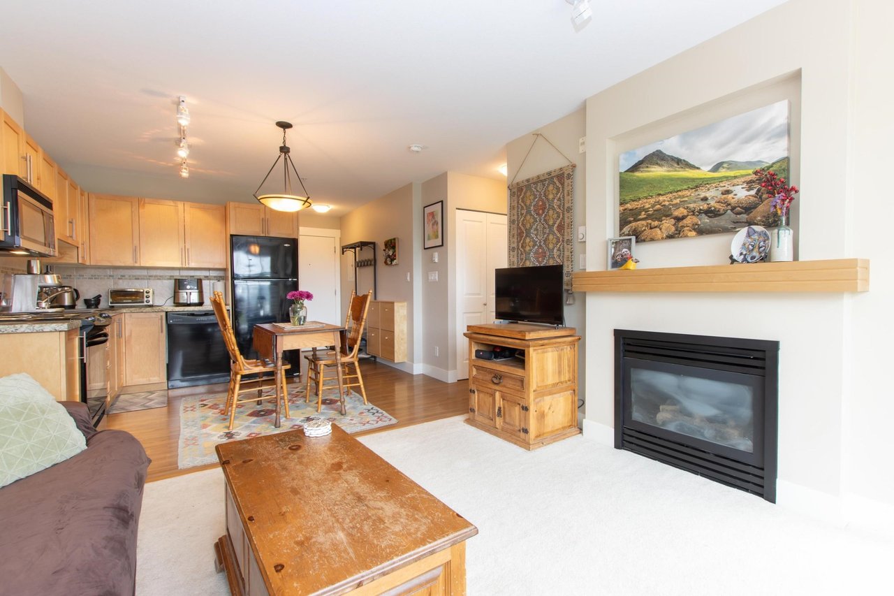 320-1211 Village Green Wy
