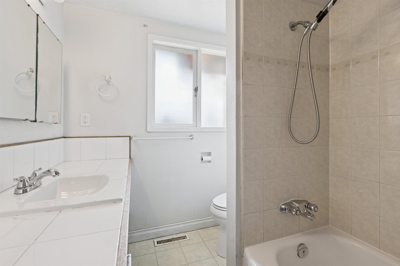 1023 Arlington Cres