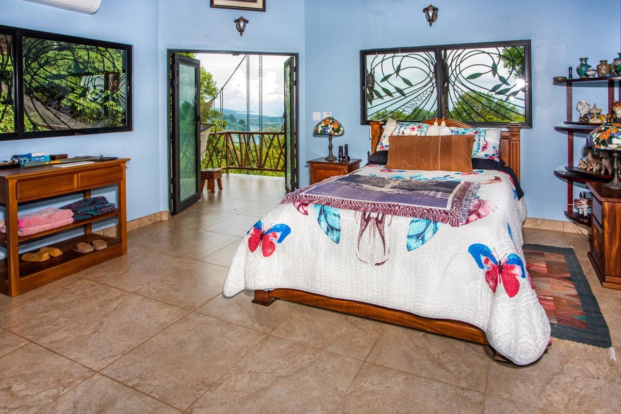 Incredible 7,000 Ft2 Ocean View Home With 200 Acre Reserve!