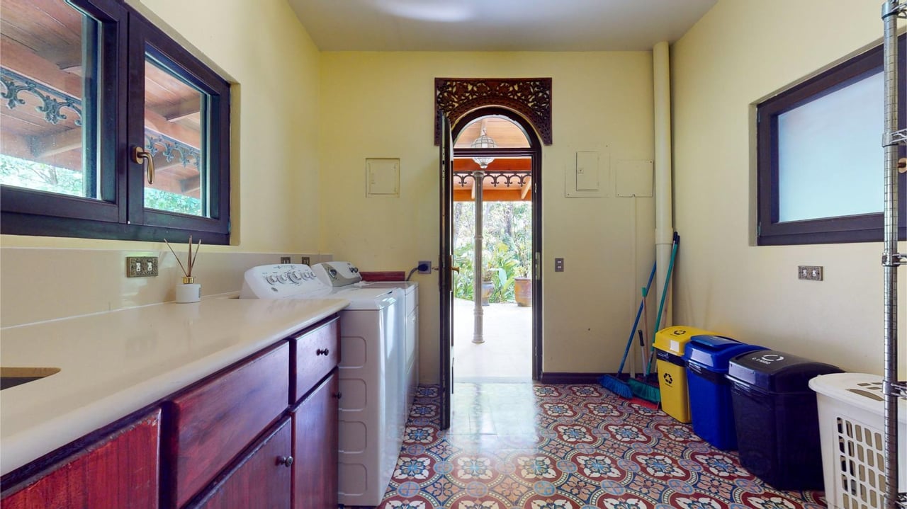 Colonial Oceanfront Estate, Dominical, Puntarenas
