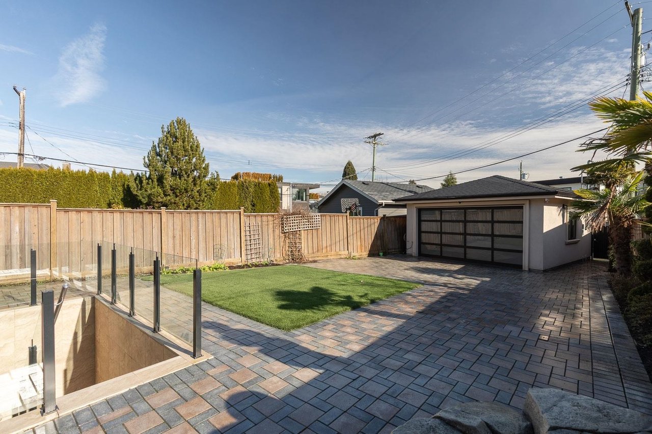 3238 Puget Dr