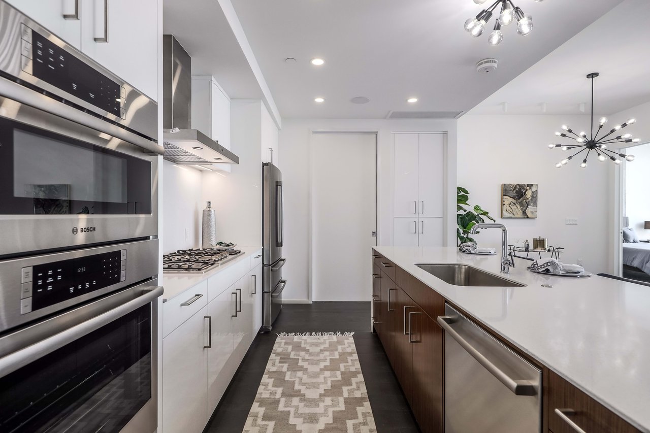 301 W Ave