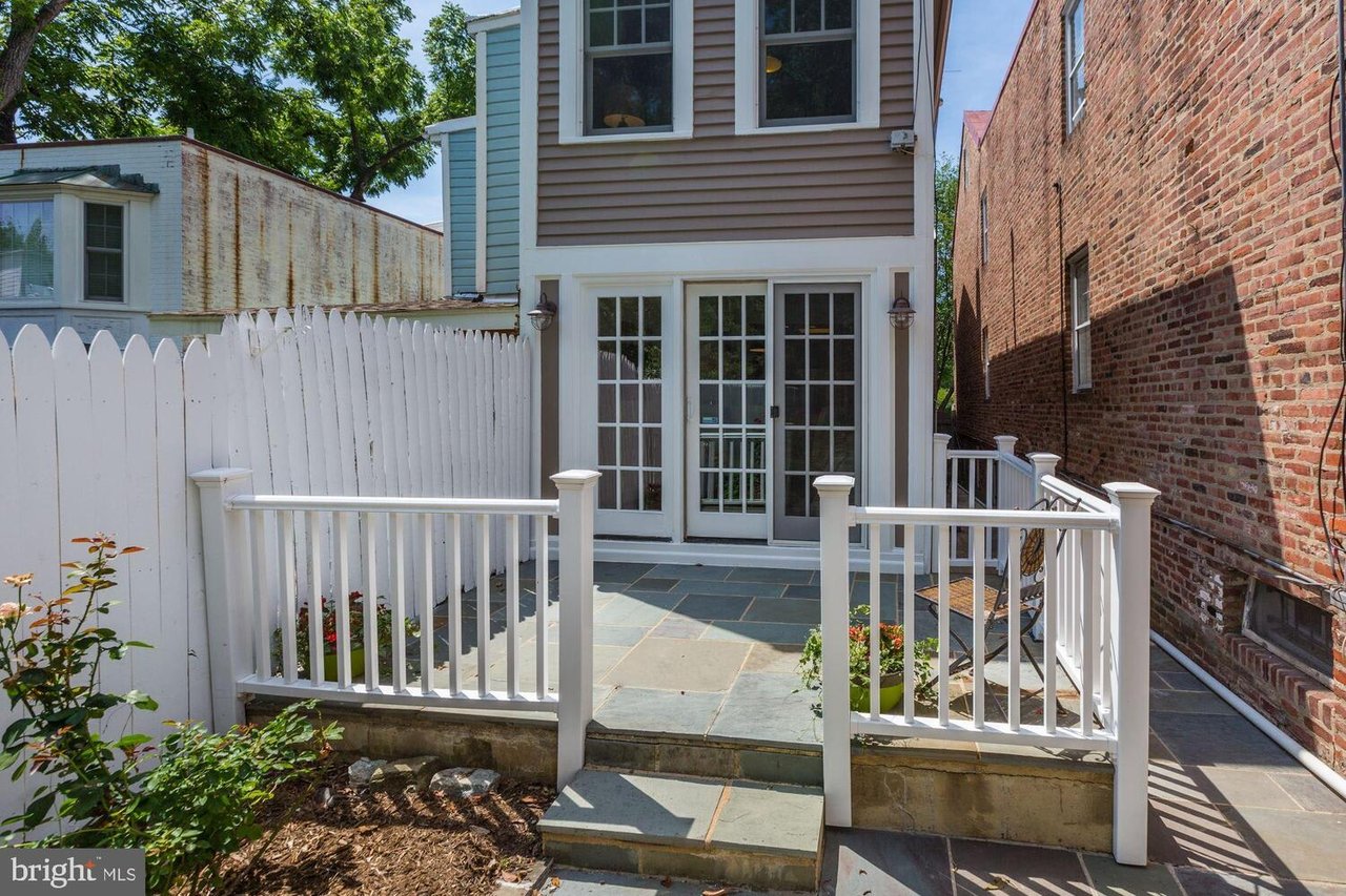 3313 Q St NW