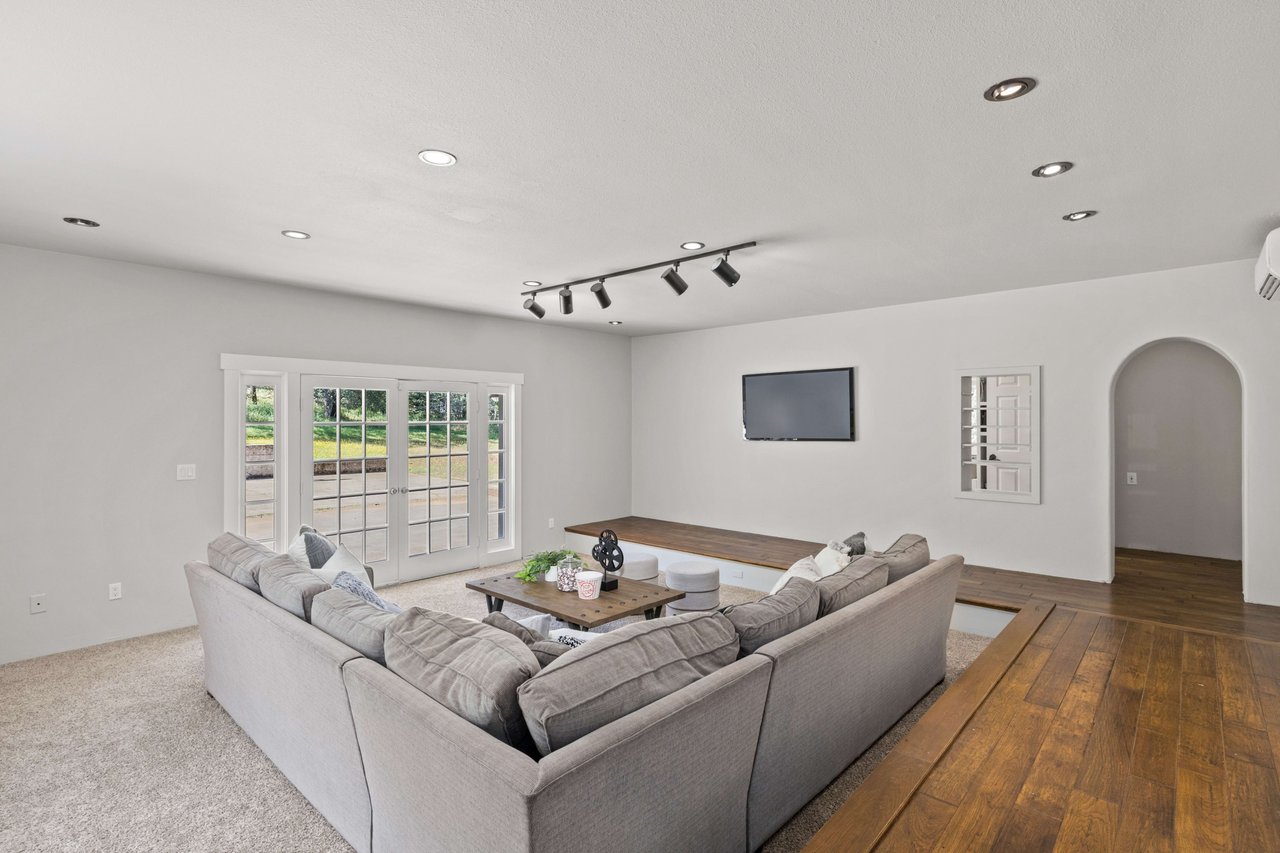2880 Carlson Drive