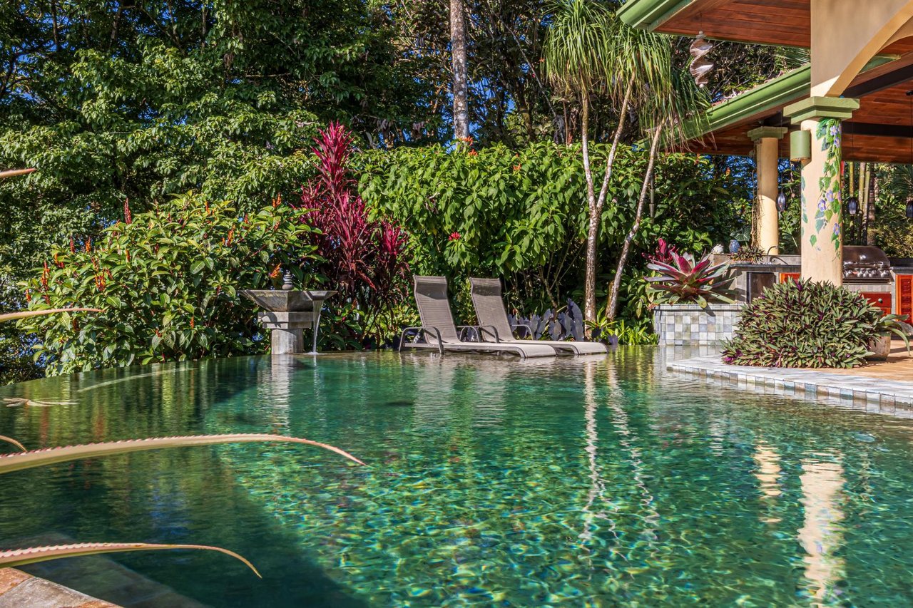 Modern Rainforest Villa Guest House, Dominical, Puntarenas