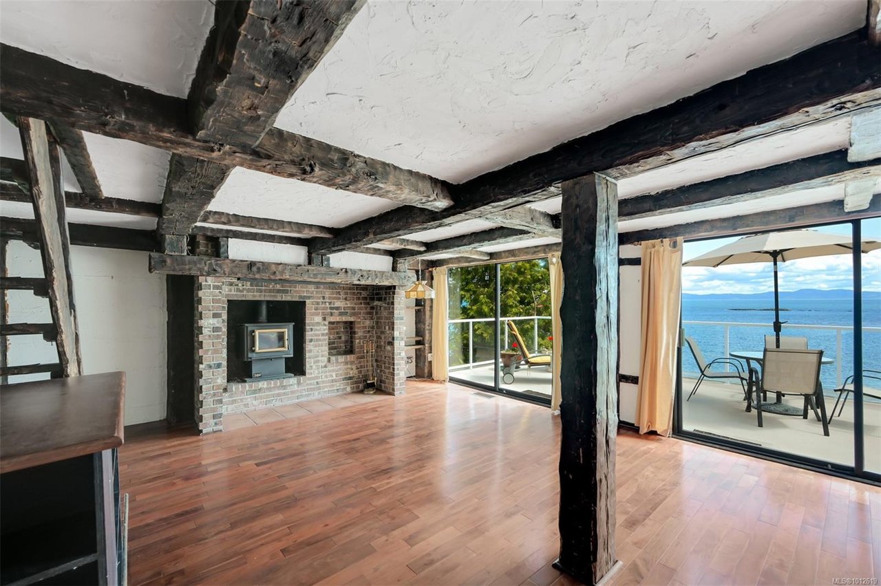 4955 Cordova Bay Rd