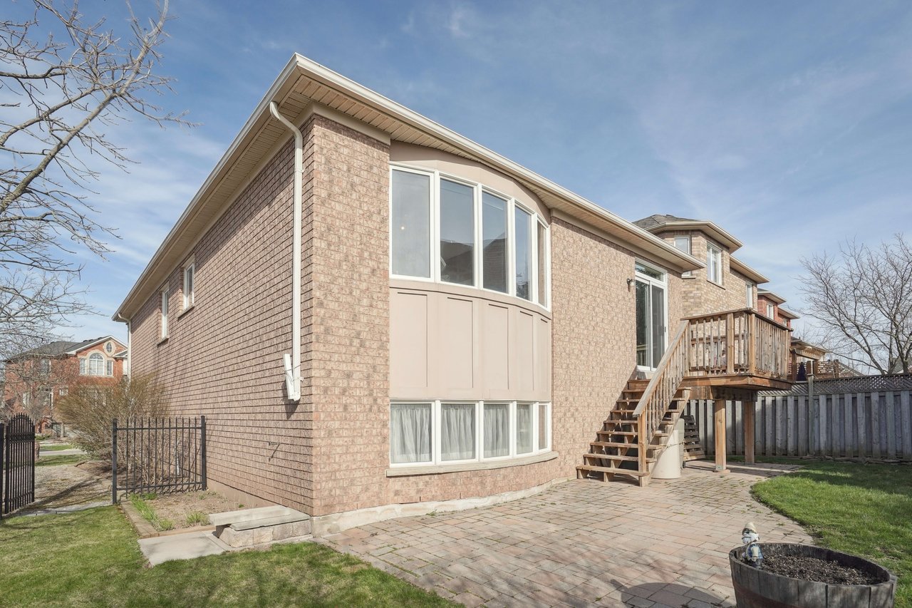 Raised Bungalow in desirable Westoak Trails