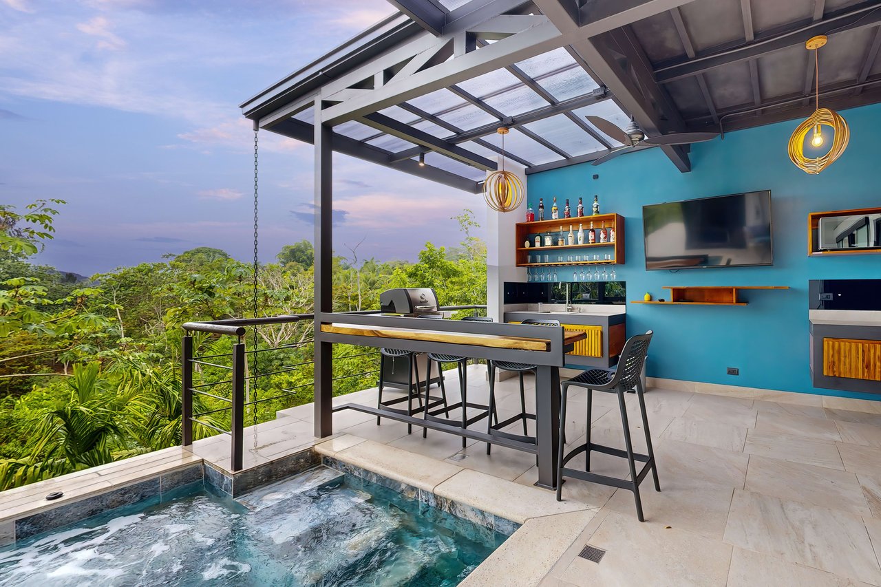 Casa Palma, Brand New Luxury 3 bedroom, 4 bathroom home with Amazing Sunset View in Quepos