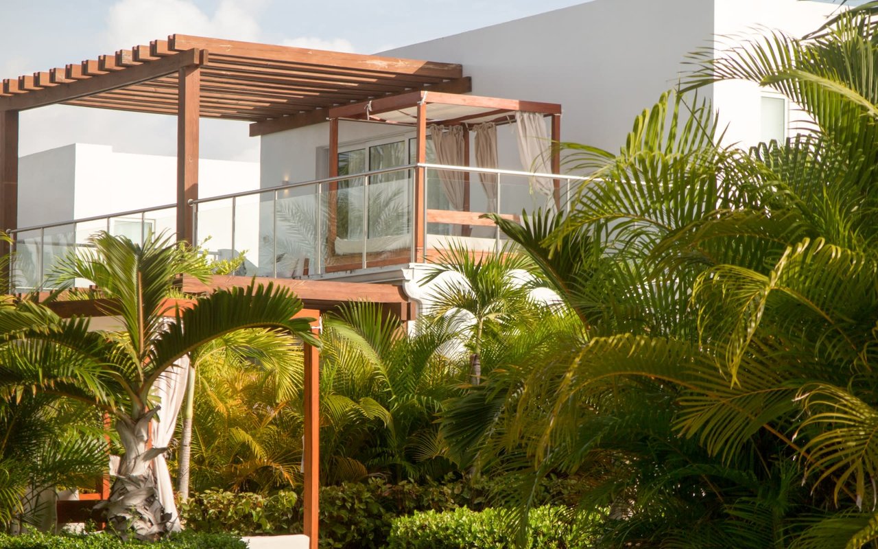 Stunning New Construction in Little Gables