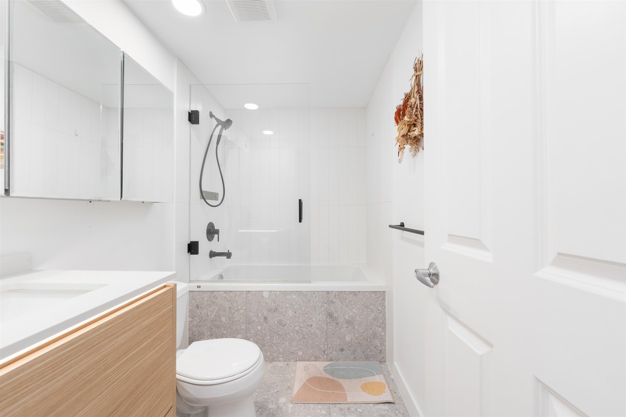 604-1425 W 6th Ave