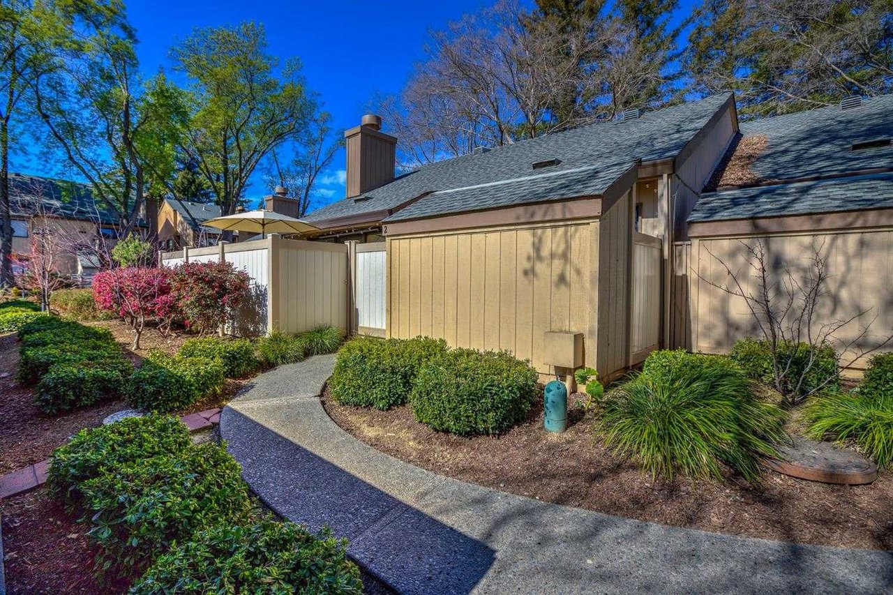 540 Woodside Oaks Unit 2