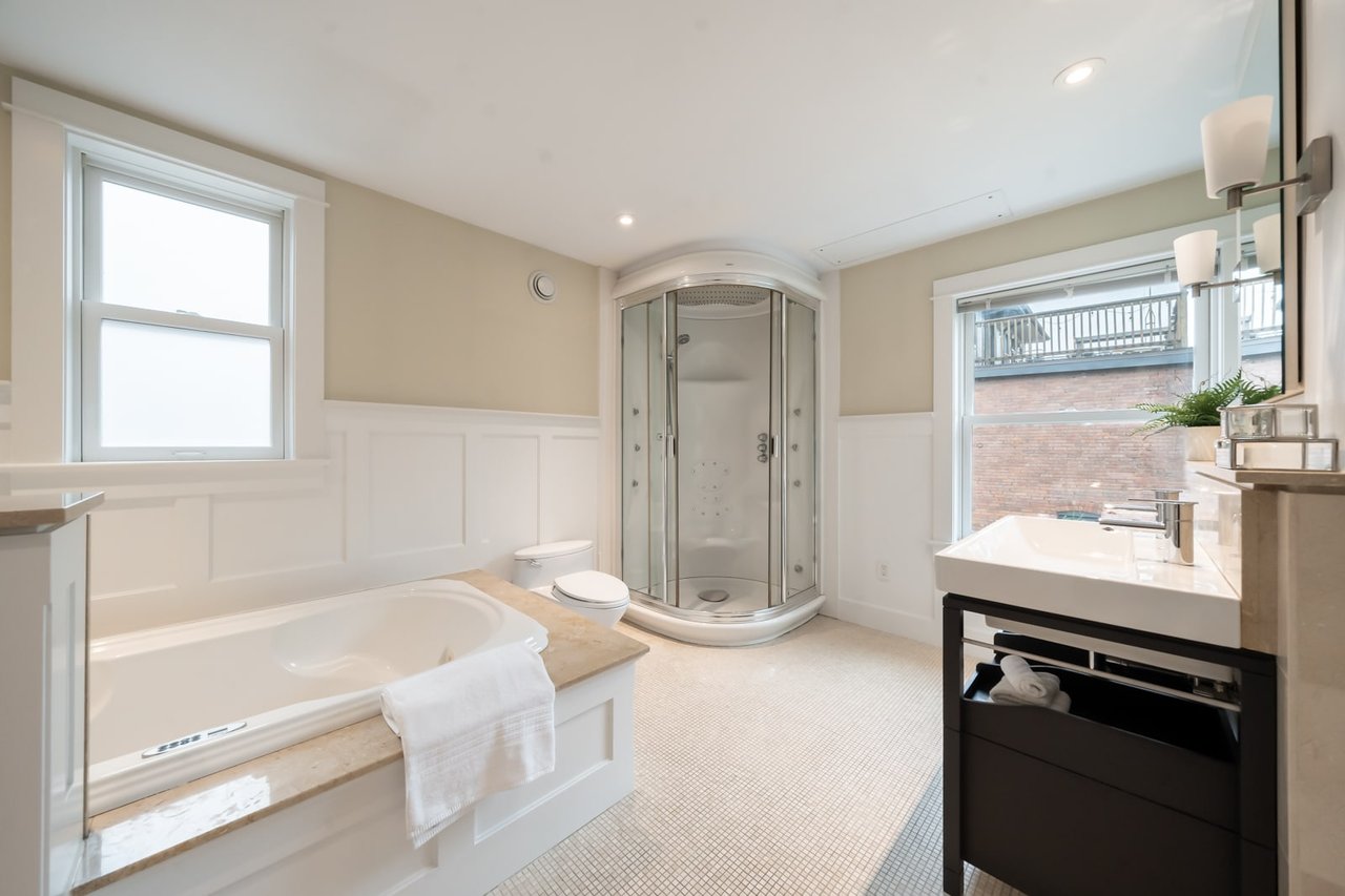 223 Indian Rd Cres