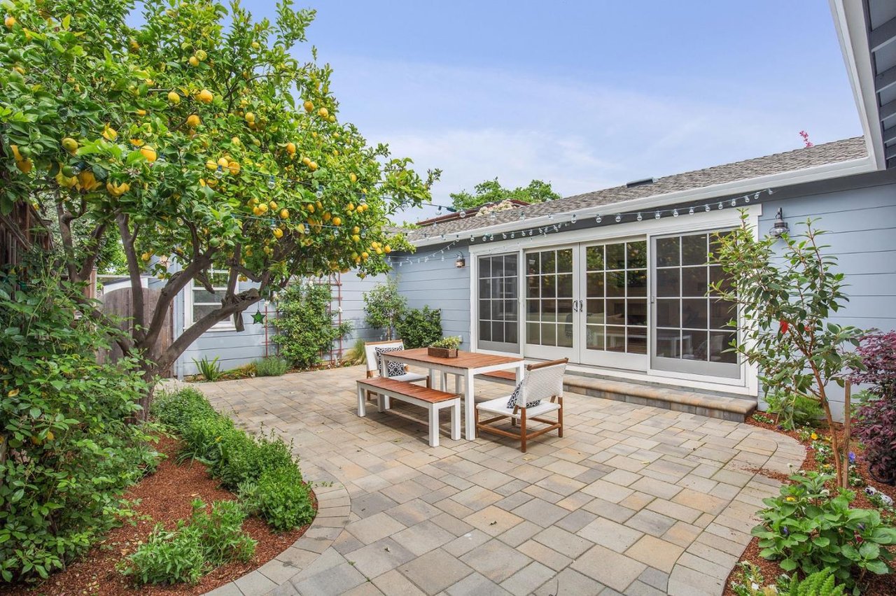 1329 Cordilleras Ave