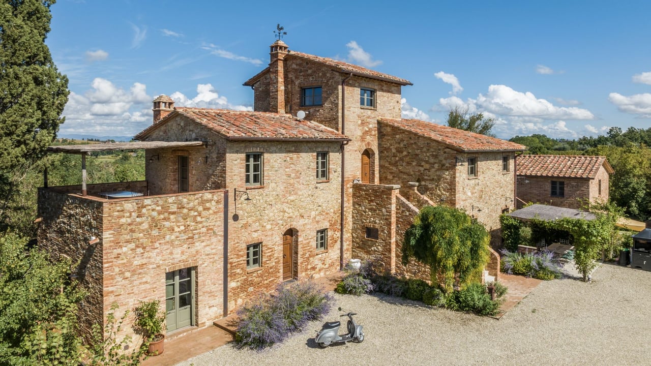 Tenuta Lavanda “Beautiful Estate With Swimming Pool in Tuscany”