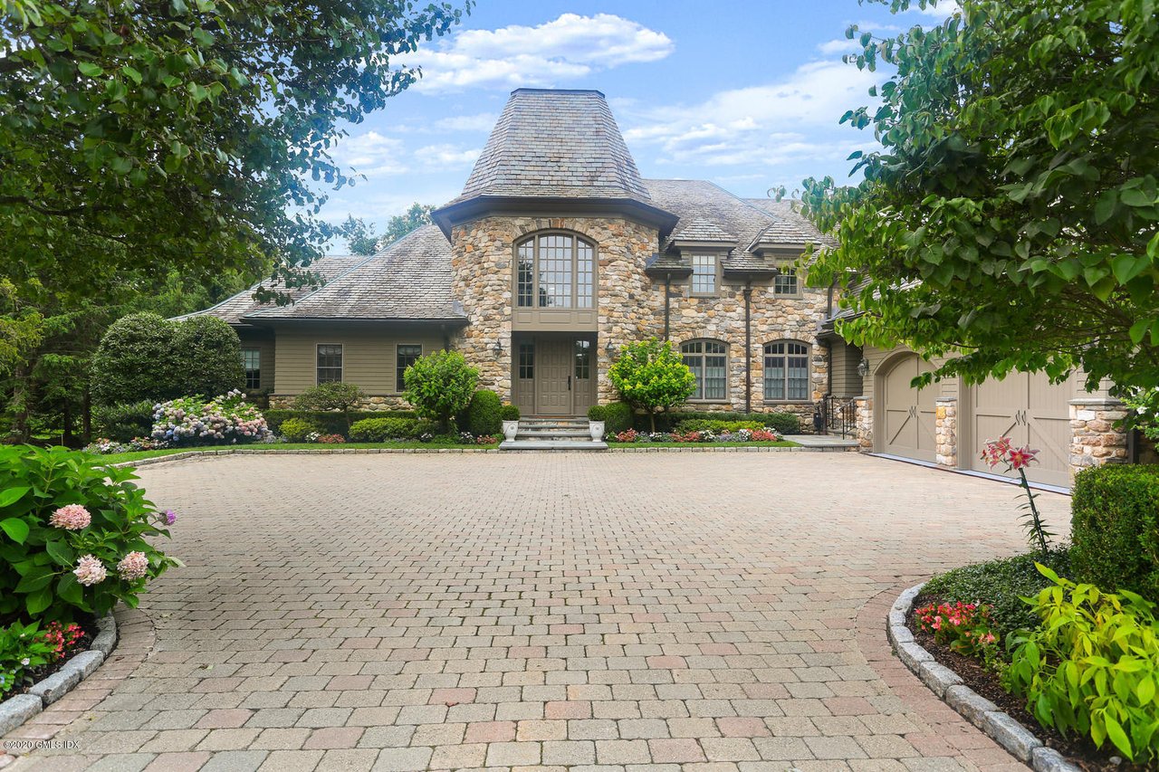 18 Chieftans Rd