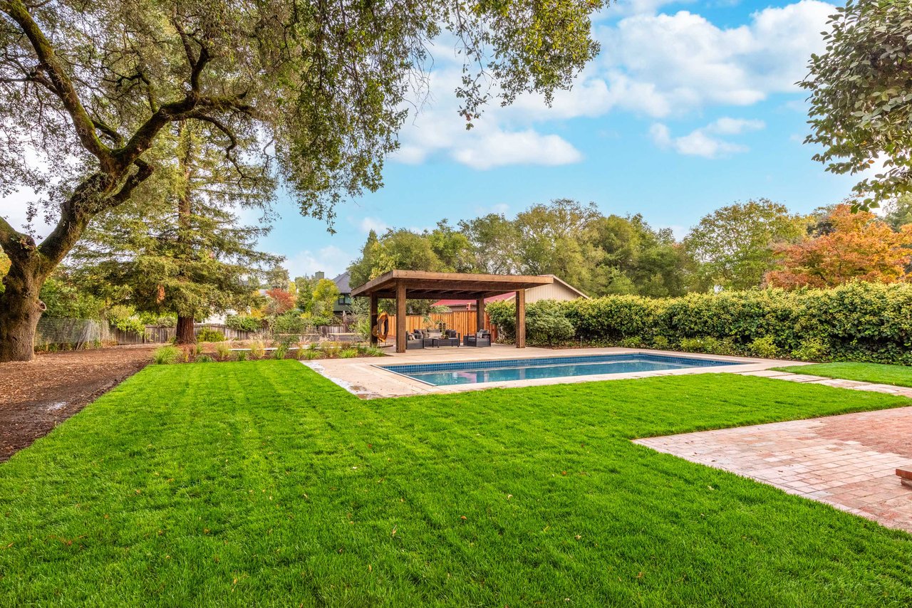 Healsburg Downtown Estate