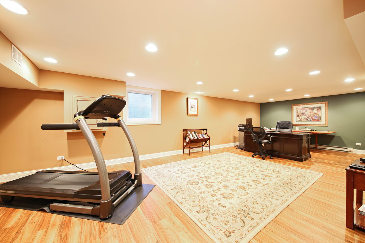 Gorgeous Home on Quiet Cul-De-Sac
