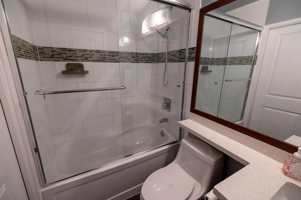 205-5655 Inman Ave
