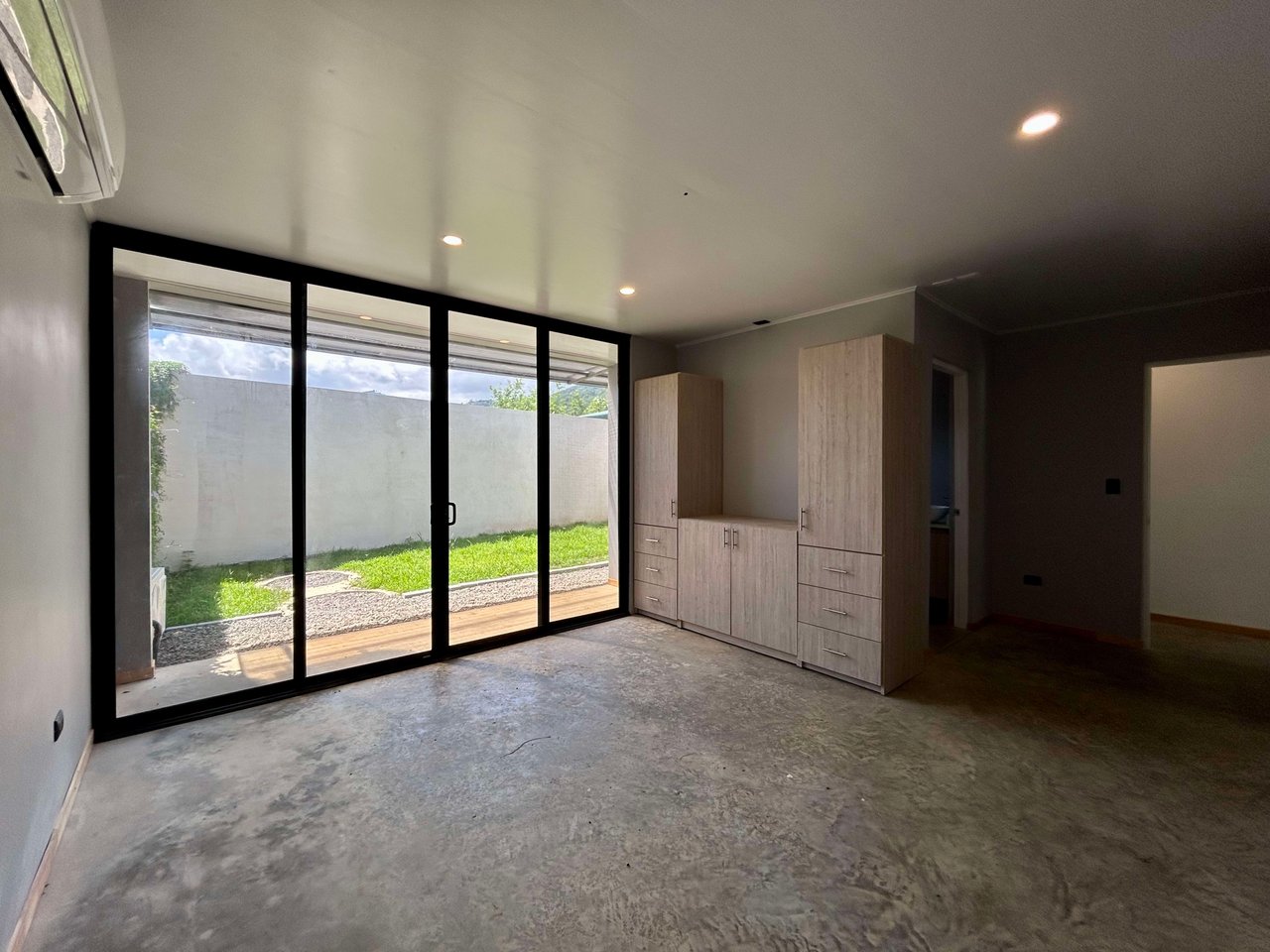 Brand New Modern 3 bed, 3 bath Villa in Uvita