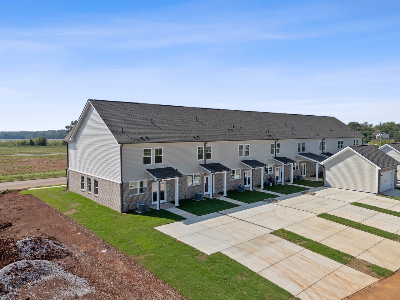 BEAUTIFUL TOWNHOME
