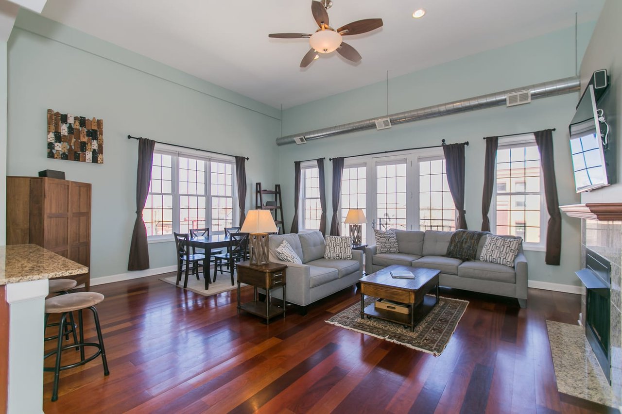 1125 W Belmont Ave, #4