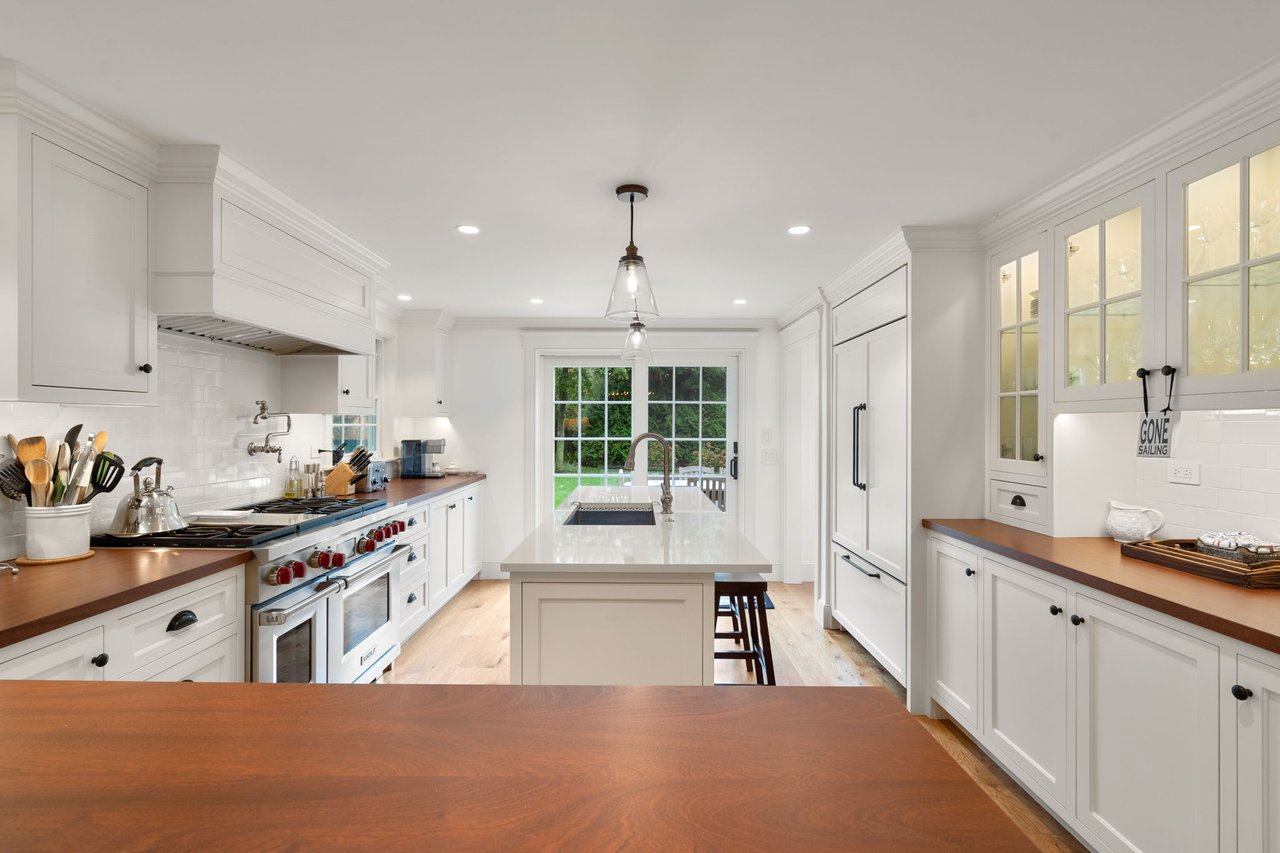 6 Oak Hollow Ln