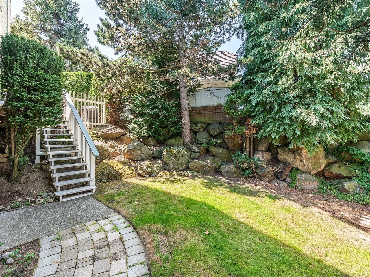 1238 Garry Oak Pl