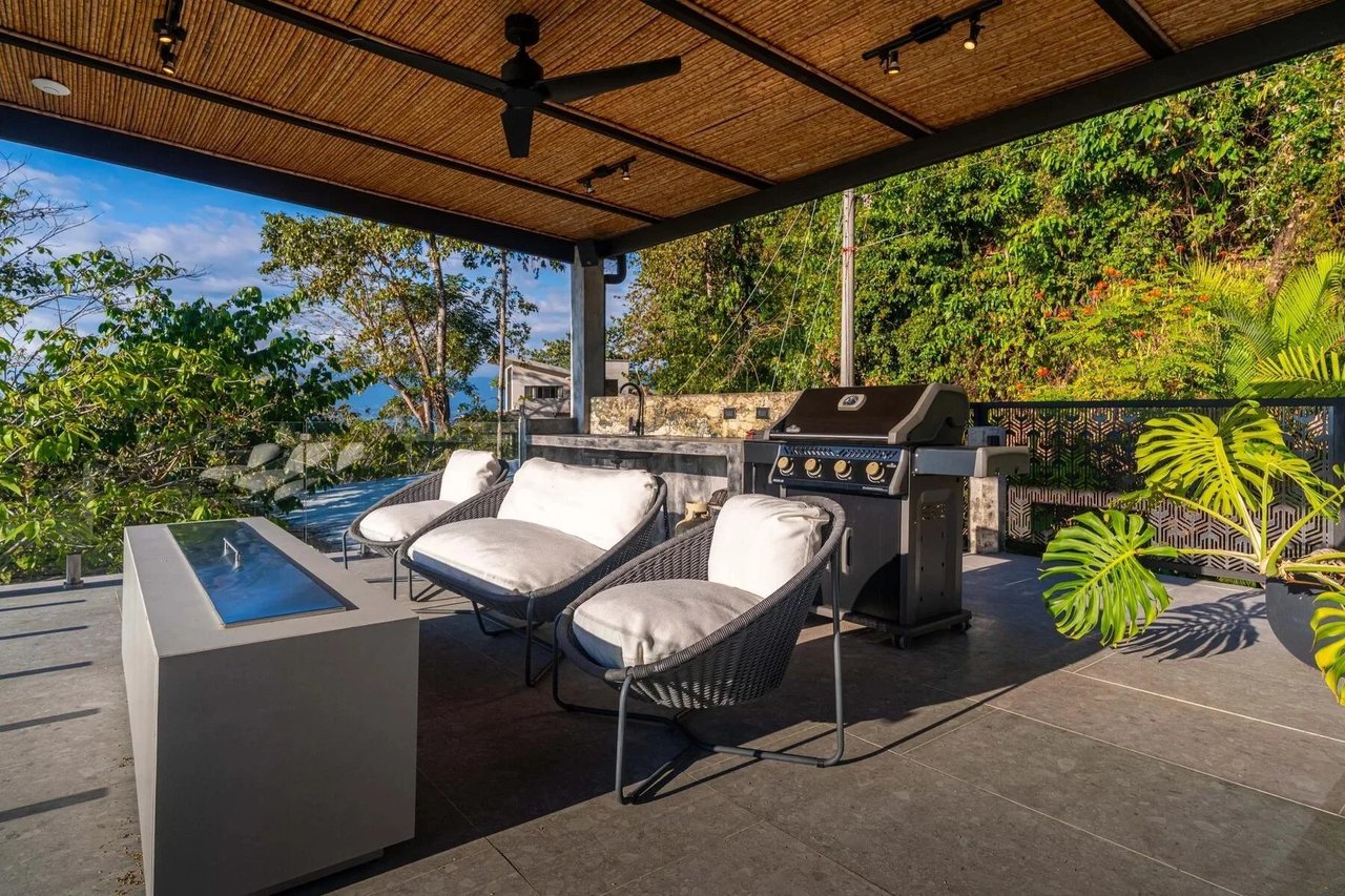 Rooftop Pool Modern Luxury Estate, Manuel Antonio, Puntarenas