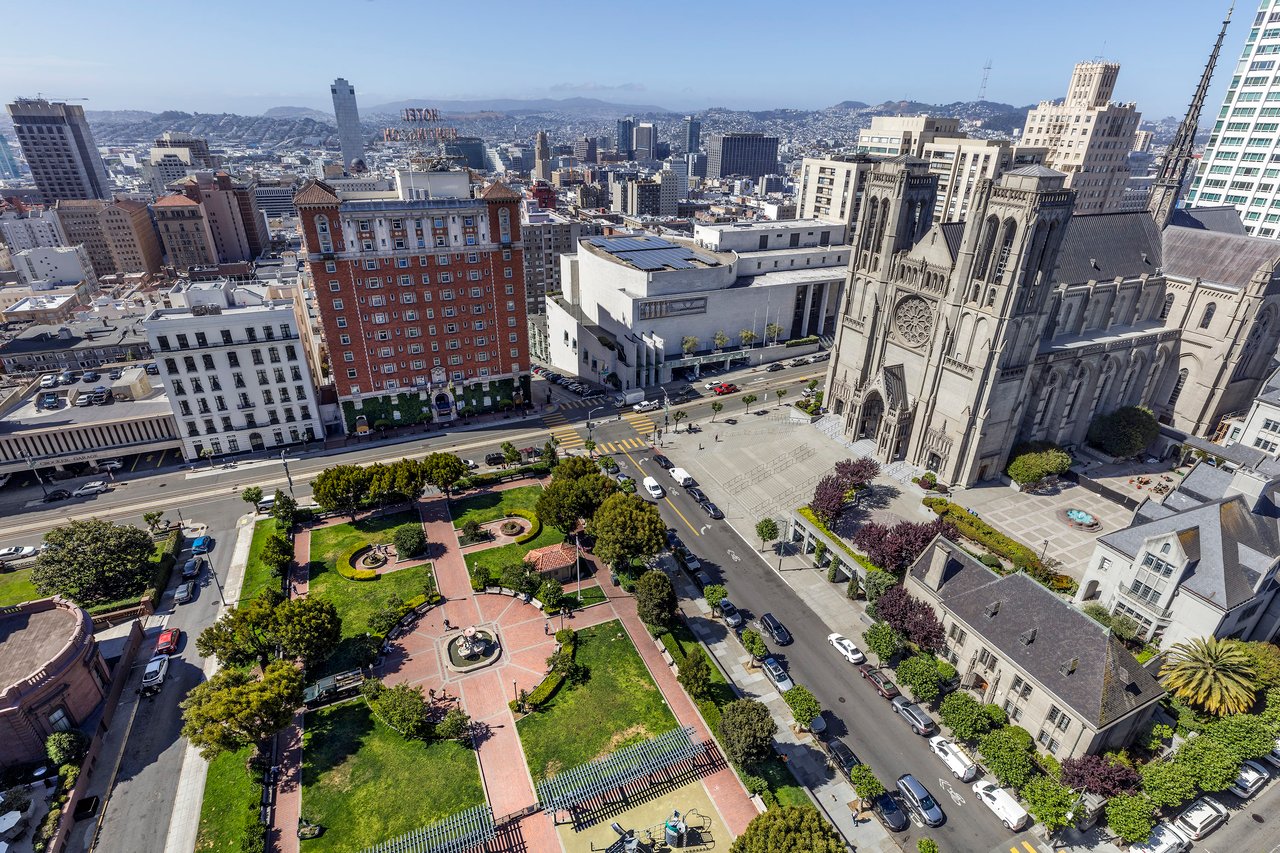 2,027 SqFt Corner View Condo On Nob Hill