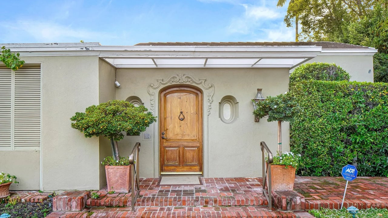 Kirk Douglas’s Beverly Hills Home Sells For Just Over $9 Million