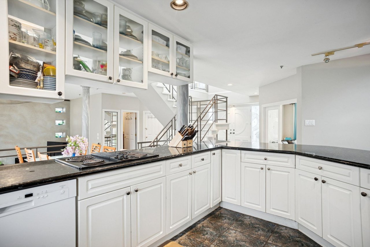 2085 Qualicum Dr