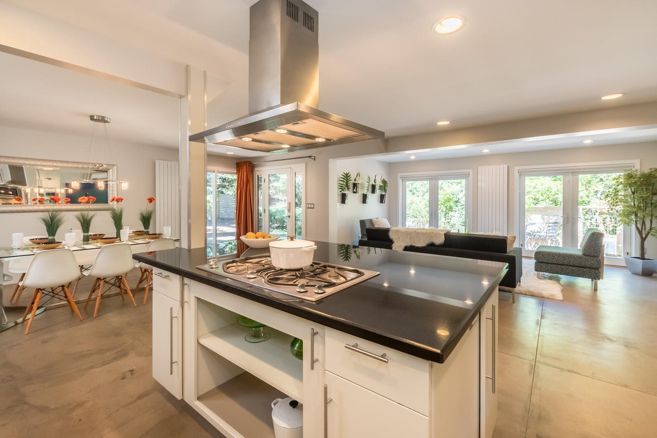 1010 Rosehill Dr