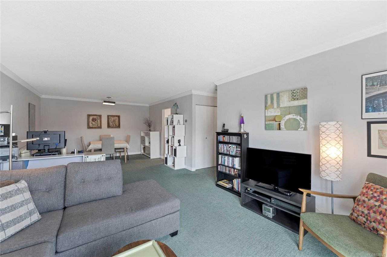 204-848 Esquimalt Rd