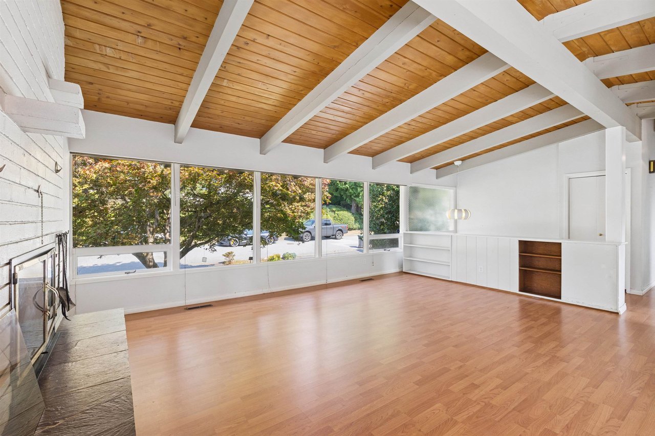 1023 Arlington Cres