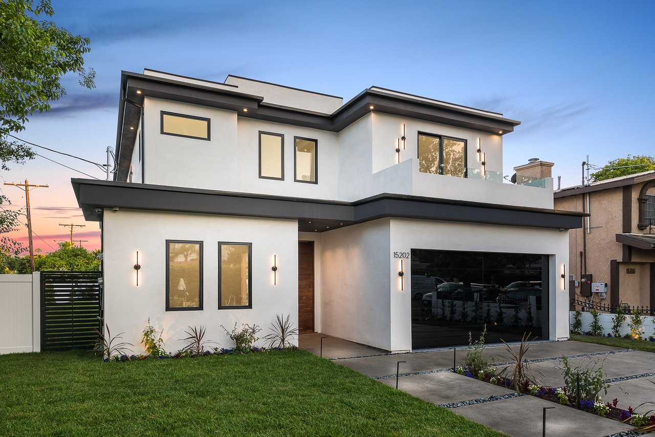 Stunning Modern Smart Home in Sherman Oaks