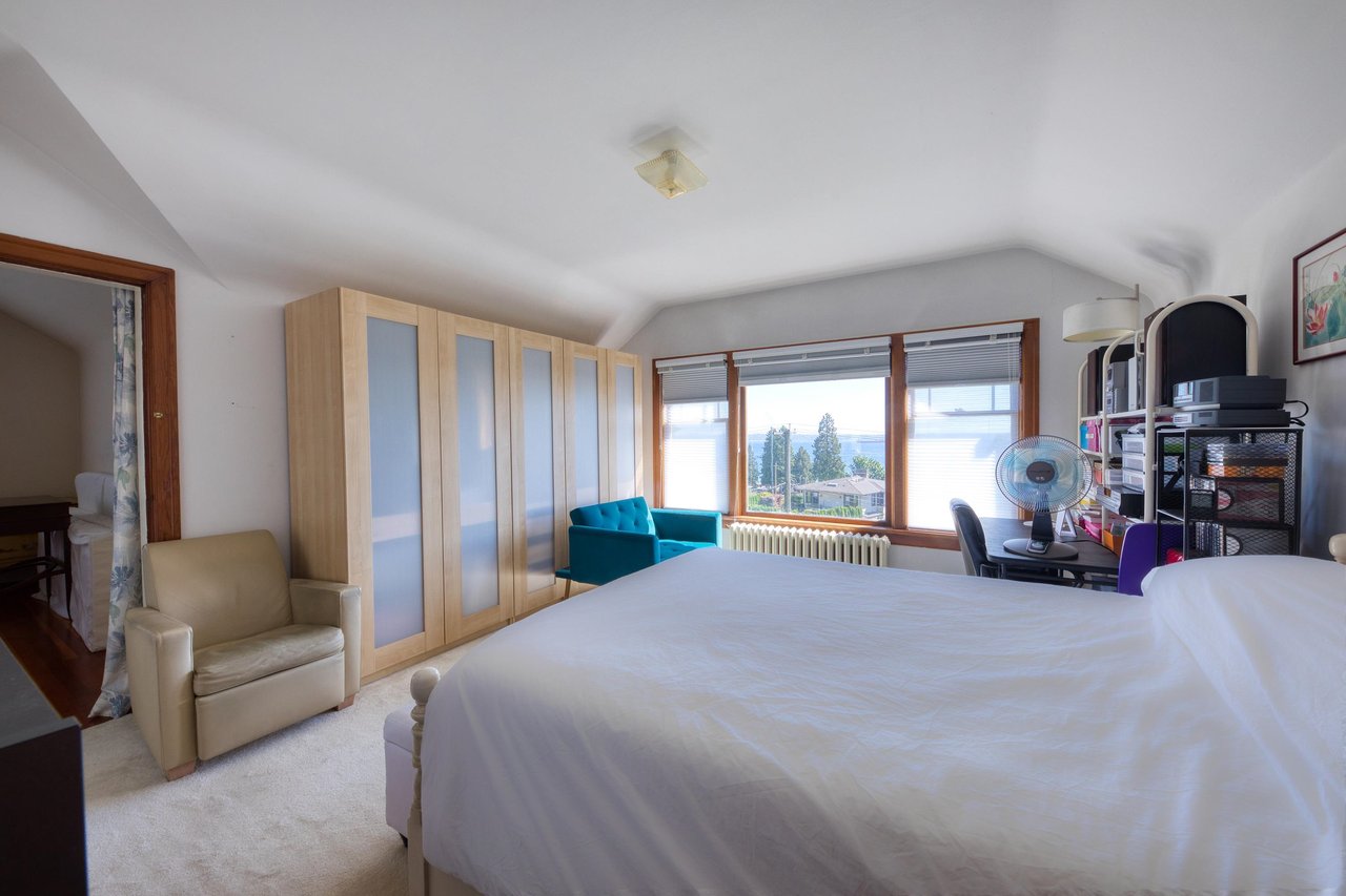 2613 Marine Dr