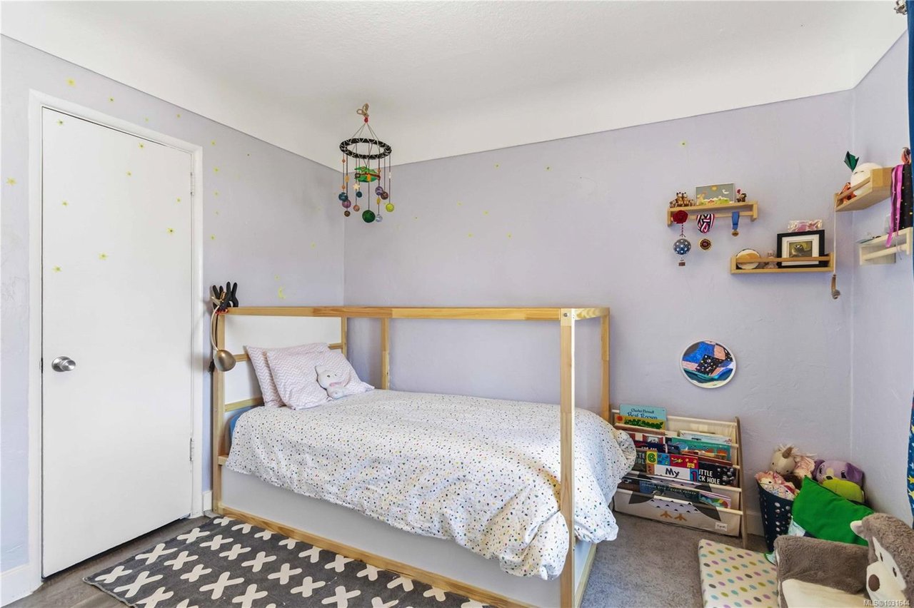 3738 Tillicum Rd