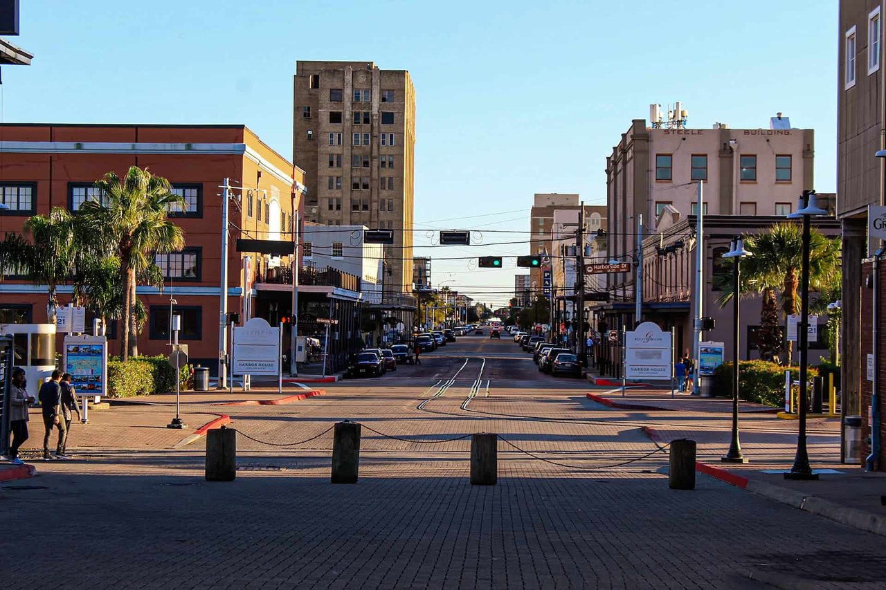 Pflugerville, Pflugerville Main Street, strolling, boutiques, cafes in Pflugerville, shopper's paradise