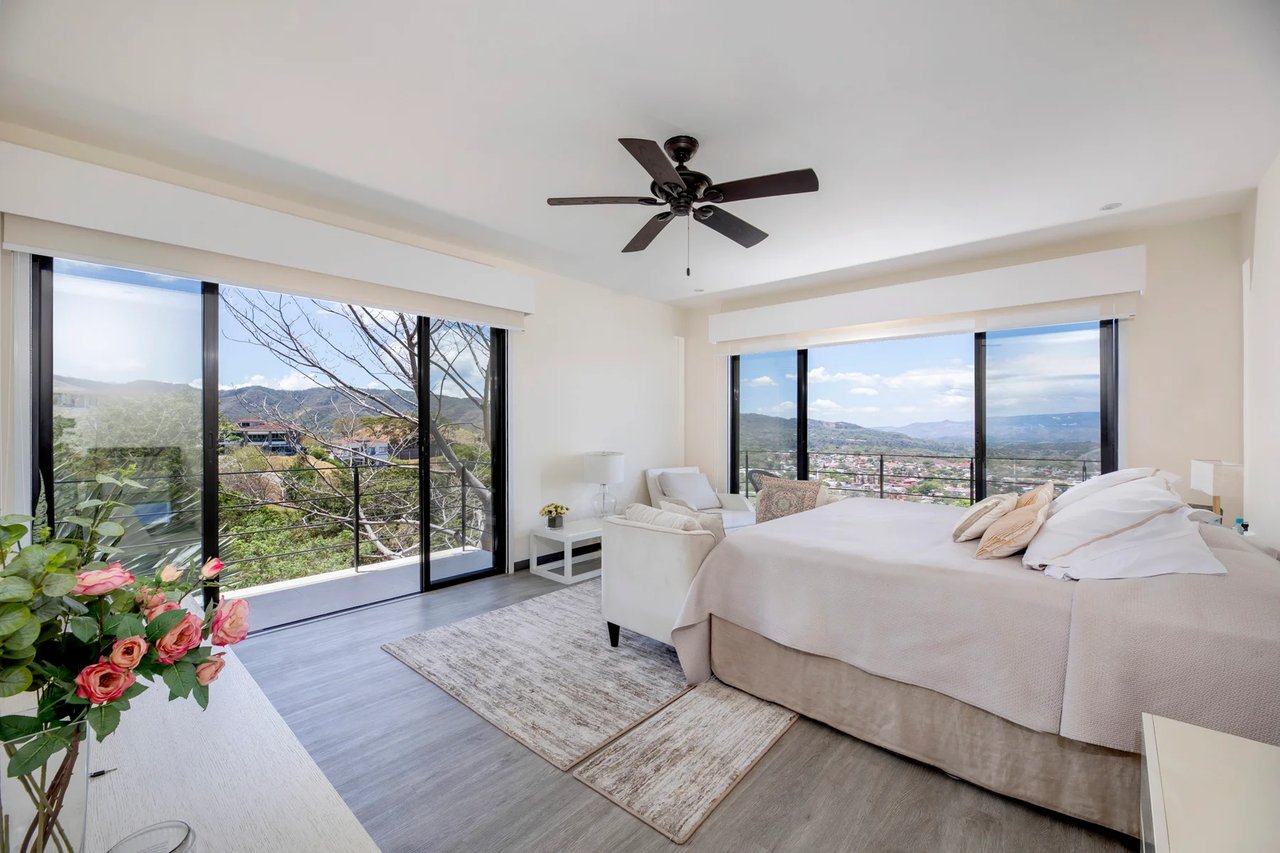 Modern Mountain View Home, Ciudad Colon, San Jose
