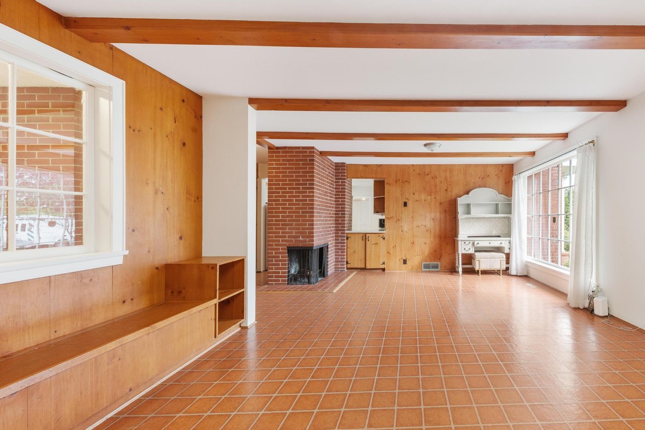 2050 Westdean Cres Cres