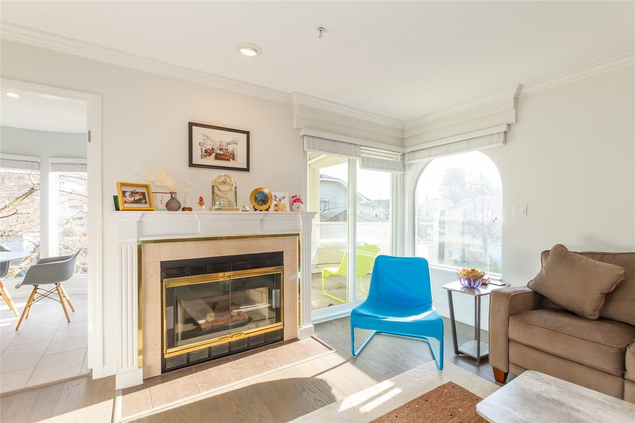 207-7620 Columbia St