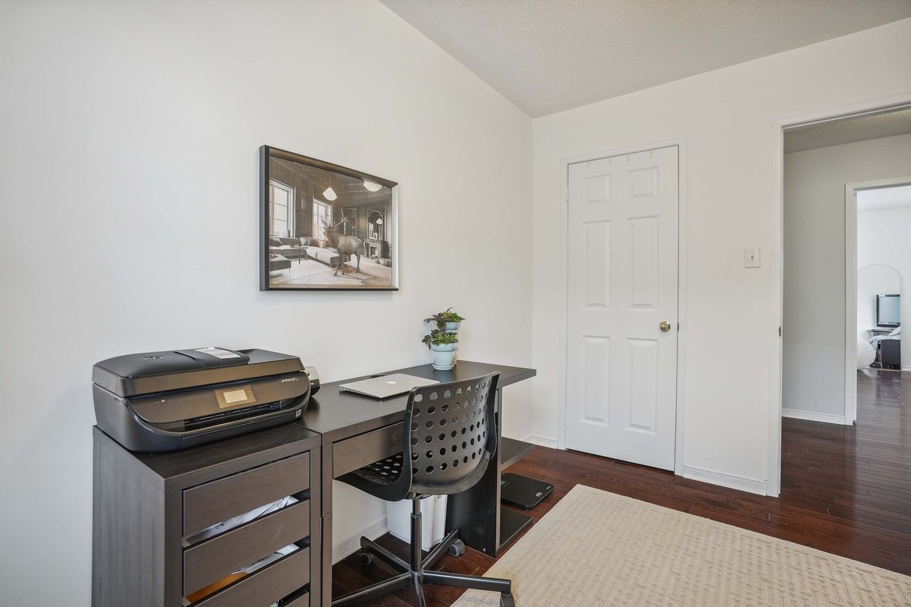 2-2360 Parkhaven Boulevard Unit: 2