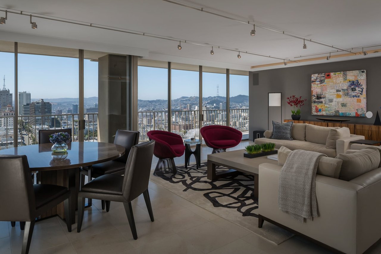 Two Bedroom Condo With Landmark Views