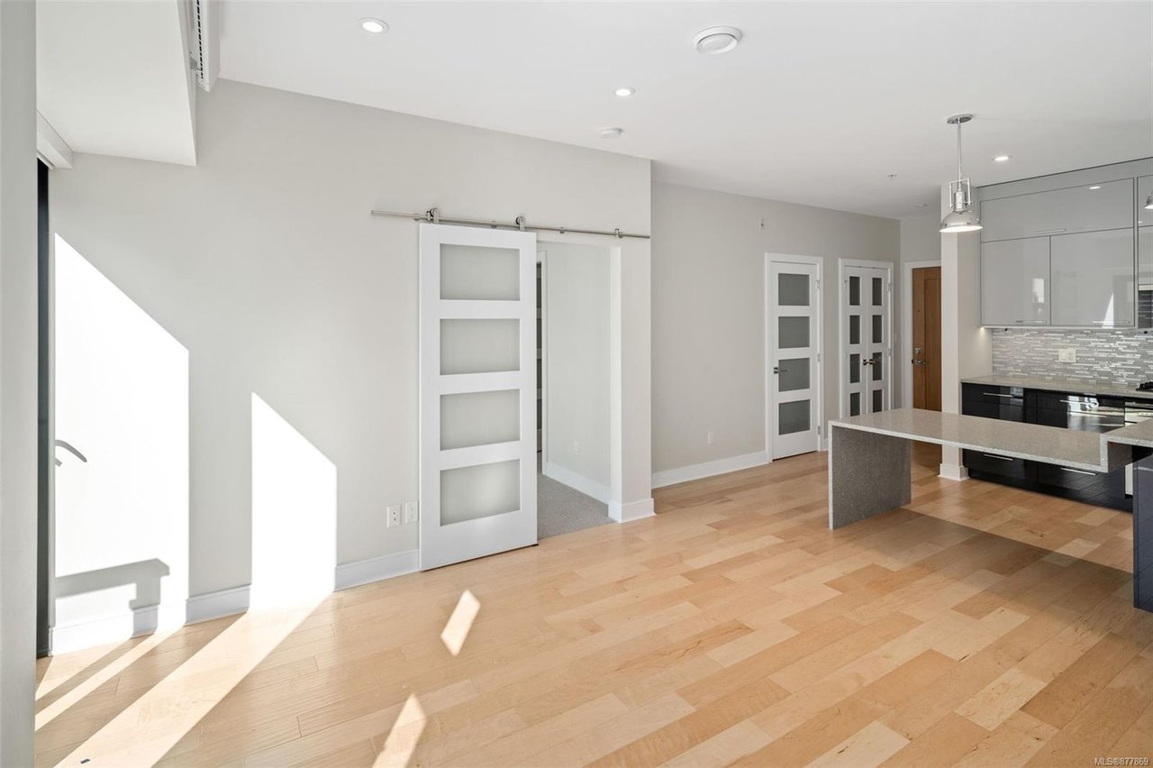 N212-1105 Pandora Ave