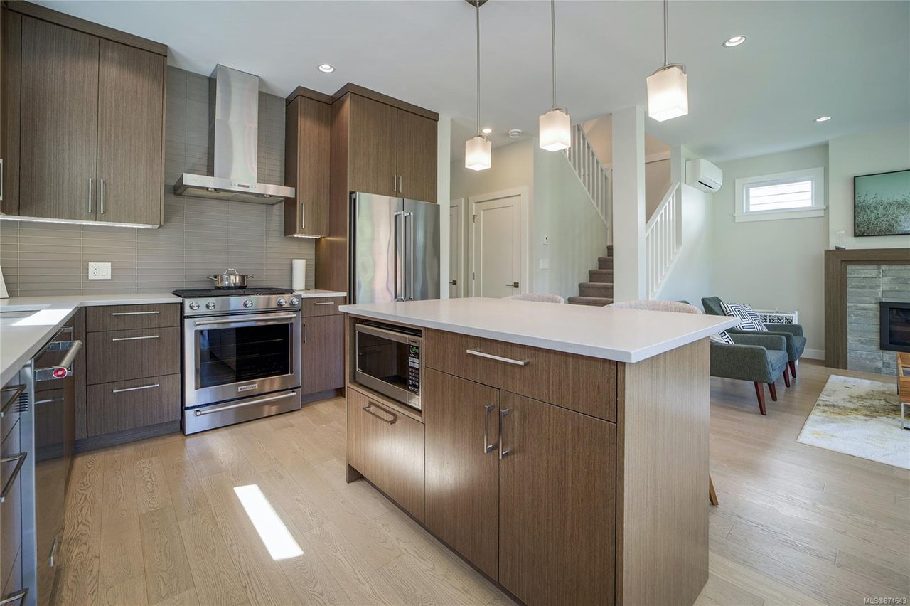 2187 Deerbrush Cres